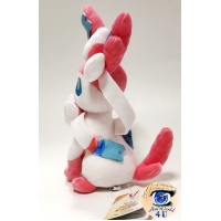 Officiële Pokemon knuffel Sylveon 23cm San-Ei All Star (2022 variant kleuren zijn anders)
